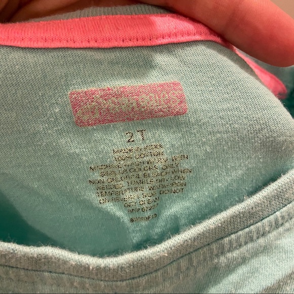 3/$20✨ Girls 2T bundle of tops and bottoms - Picture 3 of 12